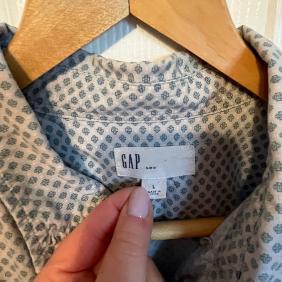 GAP Men’s Slim Fit Short Sleeve Button Down Shirt - Picture 3 of 5